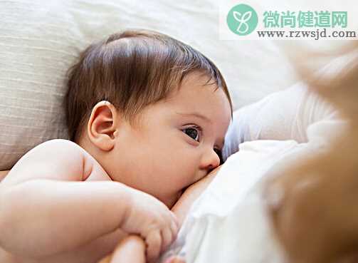 怎么判断宝宝是否吃饱 宝宝母乳没吃饱的表现