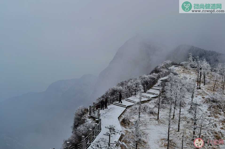 关于峨眉山雪景的优美文字段落 描写峨眉山下雪天景色的句子大全