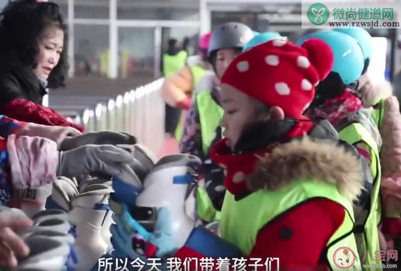 东北小学生滑雪场上体育课是真的吗 什么小学可以在滑雪场上体育课