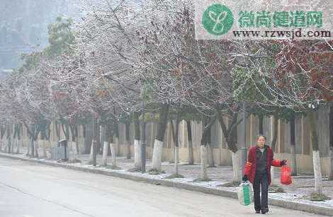 孕妇雨雪天出行摔倒怎么办 