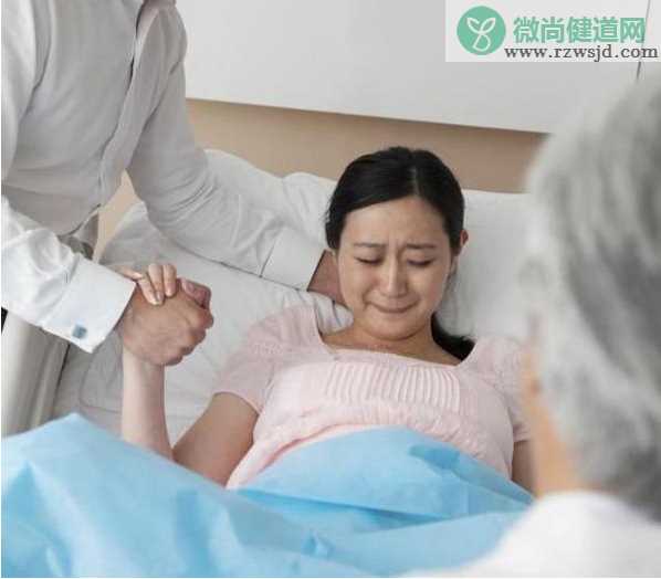 生产时婆婆和妈妈的表现 生