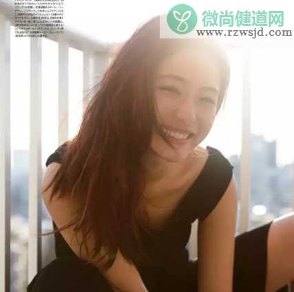 女生拍照怎么笑好看 拍照时怎么笑才自然