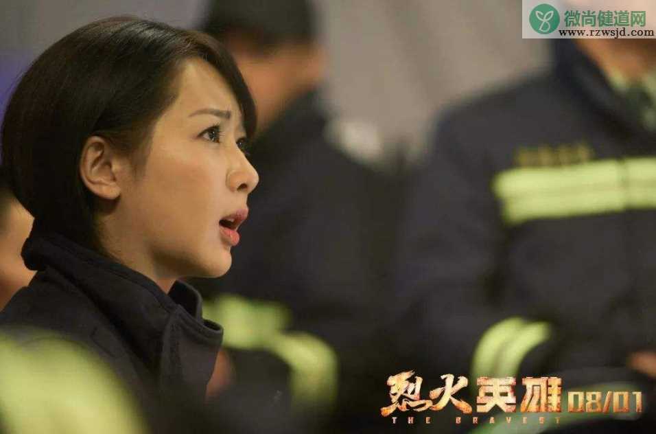 李现和杨紫一起拍杂志 童颜夫妇再次合体