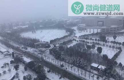 适合下雪天发的朋友圈说说 下雪天的心情短语