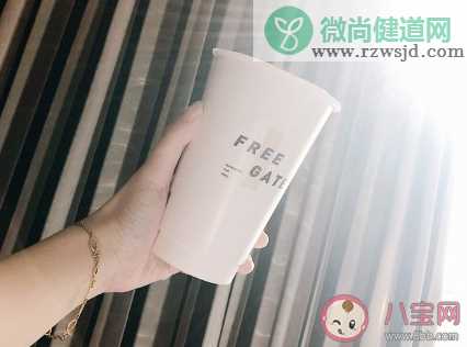 喝奶茶朋友圈说说怎么发 喝奶茶的朋友圈文案