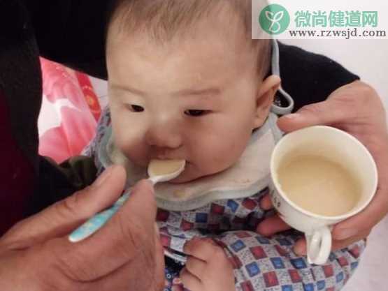 宝宝第一口辅食为什么要吃米粉 婴儿米粉要吃多久