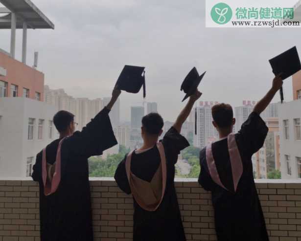 大学毕业说说配文 大学生毕业的经典句子