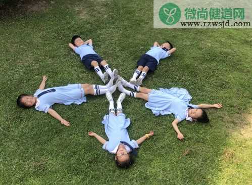 2019幼儿园毕业典礼邀请函 幼儿园大班毕业邀请函