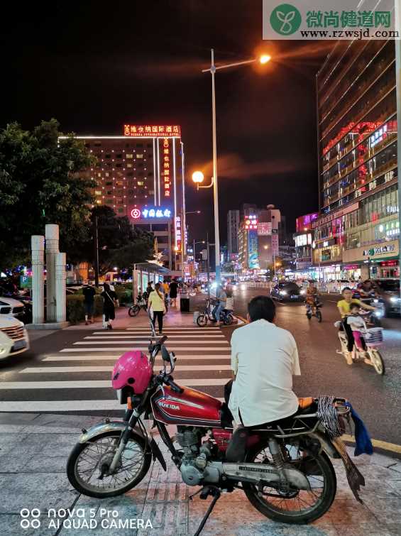 描述夜景的朋友圈配文 夜景发朋友圈配什么话