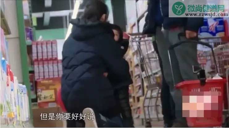 孩子生气会自虐怎么办 孩子生气打自己爸爸妈妈怎么做好