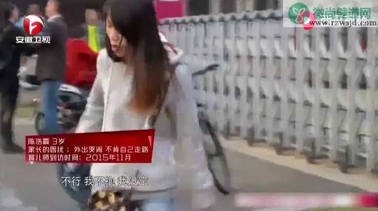 孩子在公众场合吵闹怎么办好 如何正确有效的解决孩子公众场合闹情绪