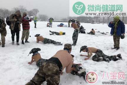 鹰爸式教育可不可取 2018鹰爸何烈胜雪地裸训幼儿