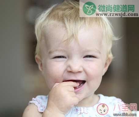 孩子喜欢咬嘴唇怎么办 孩子喜欢咬嘴唇有哪些危害