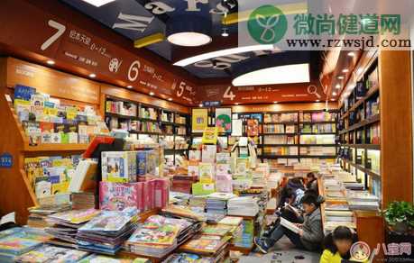 和孩子在书店看书的心情说说 陪孩子在书店看书的句子心情朋友圈