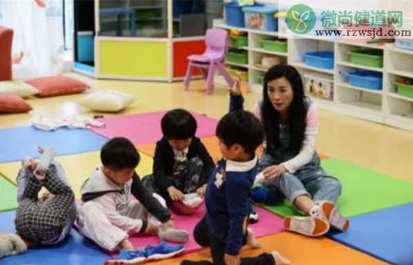 小孩回家总是找东西吃什么原因 小孩幼儿园园没吃饱怎么办