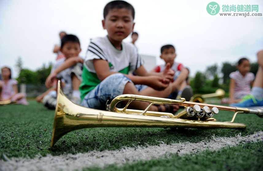 给孩子报名兴趣班几岁比较好 2018孩子去兴趣班建议