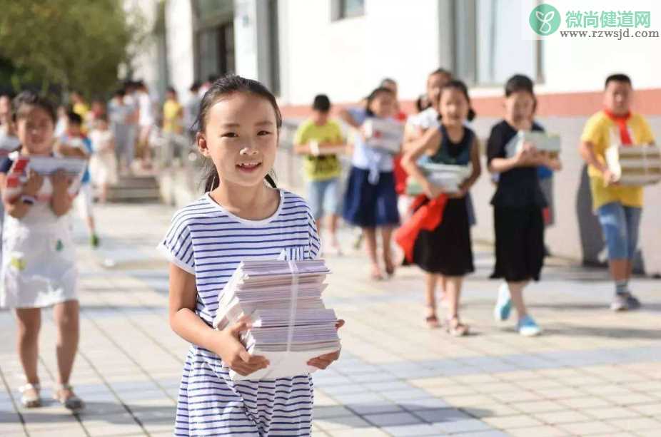 孩子第一天上学应该怎么做 家长如何引导孩子孩子第一天上学