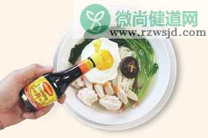 《爱妻美食》美极煎蛋配鸡汤面