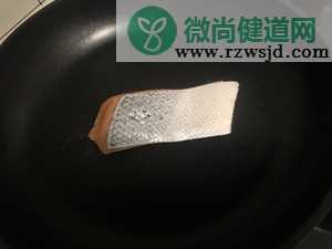 超低热量意大利面+三文鱼扒餐。减脂期必备