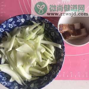 茴香球炒腊肉的热菜家常菜