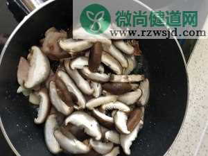 香菇油菜炖烤肉