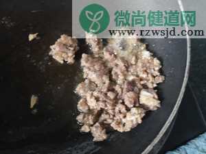 泡菜牛肉炒饭的热菜家常菜