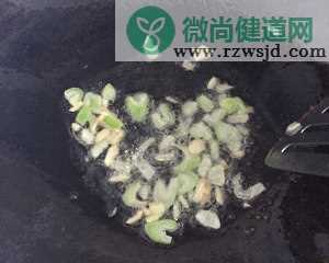 春日食鲜：黄豆芽炒肉丝『附：发豆芽小技巧