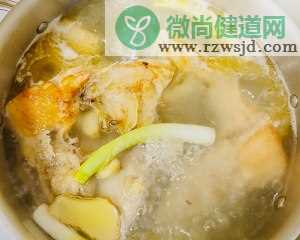 乳色高汤鱼头炖豆腐