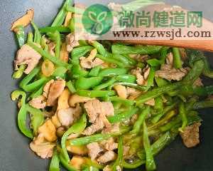 简单却不失满足感的盖饭菜-青椒小炒肉