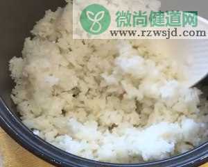 黄金虾仁蛋炒饭