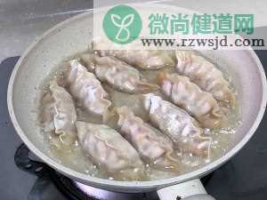 十分钟快手菜抱蛋煎饺