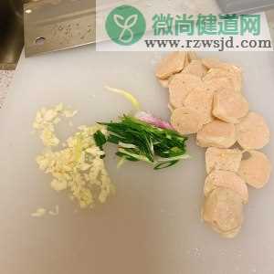 萝卜猪肉丸炒面