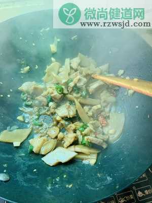 酸笋青椒炒五花肉