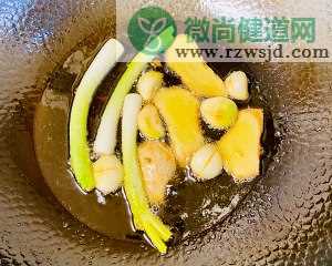 乳色高汤鱼头炖豆腐