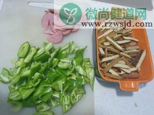 香干香肠炒青椒的热菜家常菜