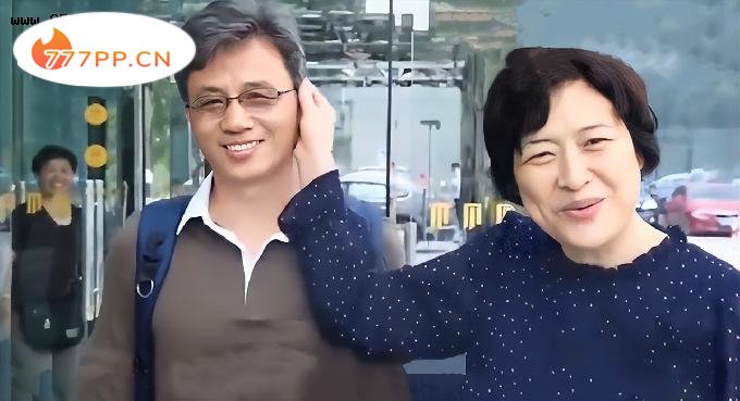 她给半个娱乐圈的明星当过“妈”，和初恋低调结婚41年恩爱如初，老公却身份成谜......