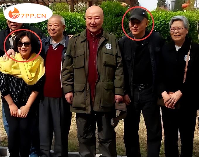 离婚25年，李连杰与前妻黄秋燕再度重逢，发生了怎样的故事？