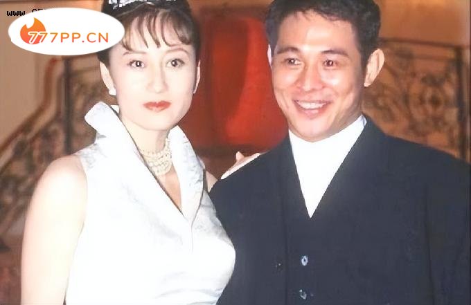 离婚25年，李连杰与前妻黄秋燕再度重逢，发生了