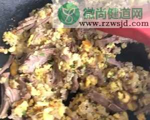 不会粘锅的牛肉蛋炒饭