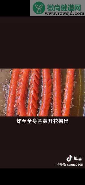 街边小吃油炸火腿肠