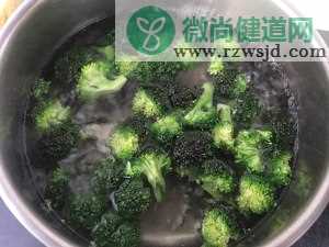 西兰花腰果黄油意面的主食家