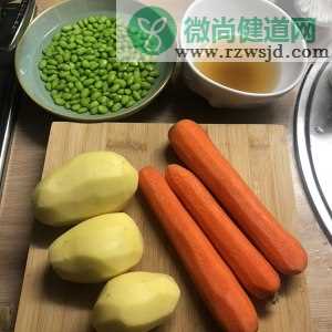 土豆烧萝卜和橄榄菜炒玉米萝