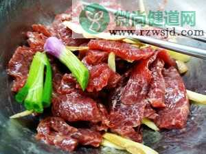 黑椒蘑菇炒牛肉