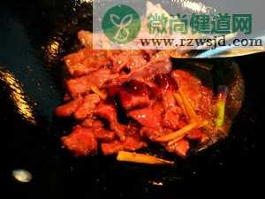 黑椒蘑菇炒牛肉