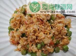 蟹柳四季豆蛋炒饭的热菜家常