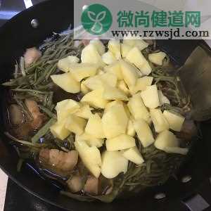 干豆角丝炖五花肉土豆