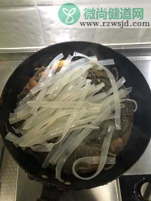 红烧肉炖干豆角