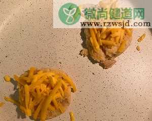 芝士库斯库斯泡菜煎饼