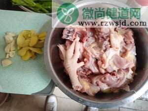 香喷喷炒鸡肉的热菜家常菜