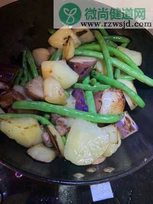 土豆茄子炖豆角-王子期